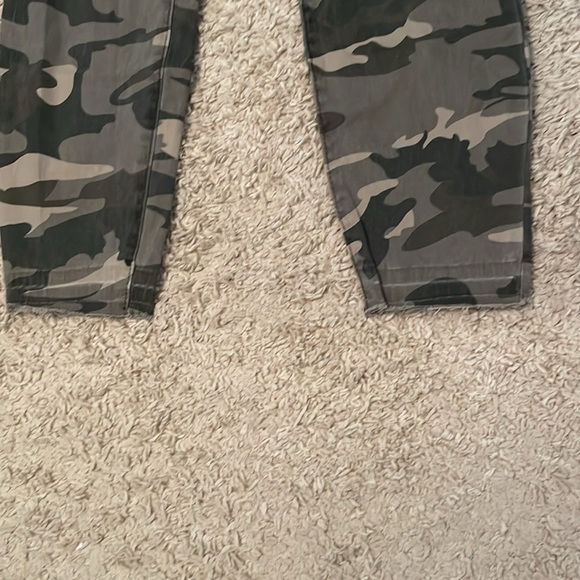Rewash Brand Camo Jeans 7 - Picture 4 of 5